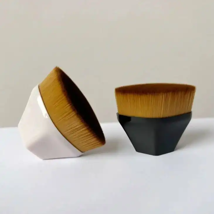 برس آرایشی مدل 04