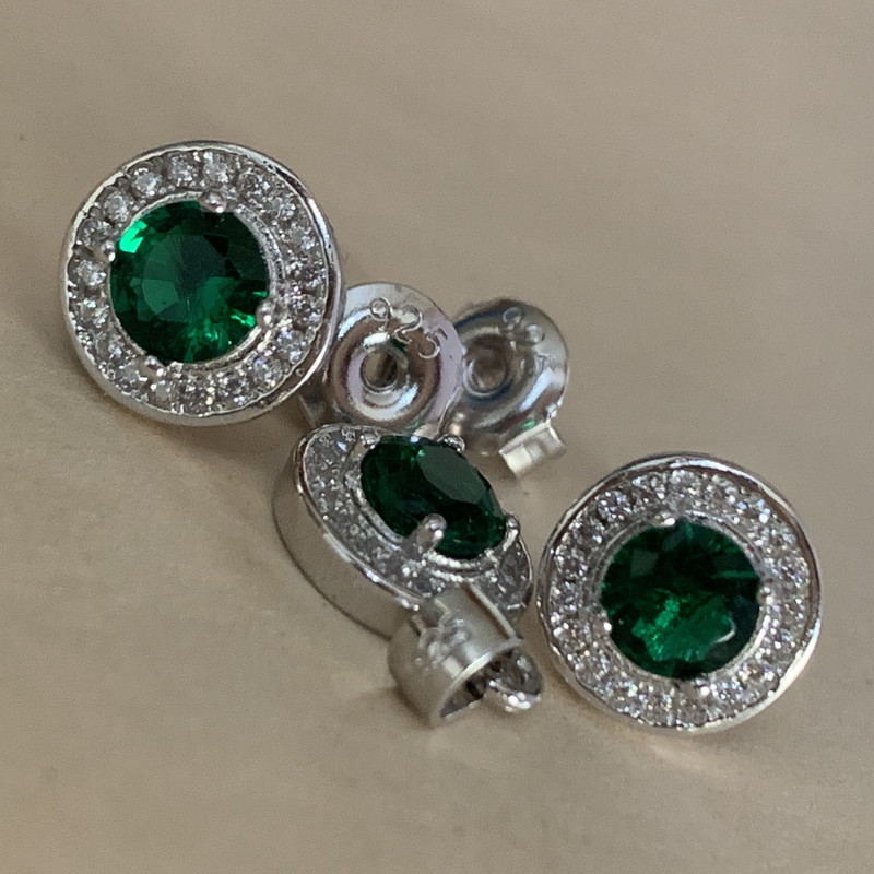 نیم ست نقره زنانه مدل گرد طرح زمرد نیم ست نقره زنانه مدل گرد طرح زمرد