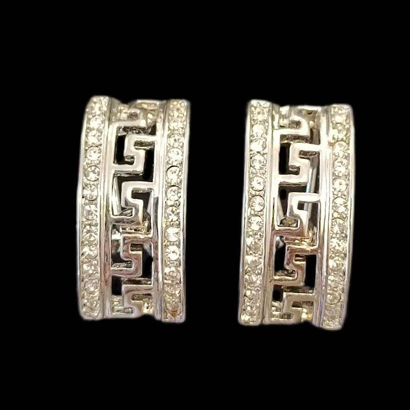 گوشواره زنانه مدل فانتزی نگین دار گوشواره زنانه مدل فانتزی نگین دار