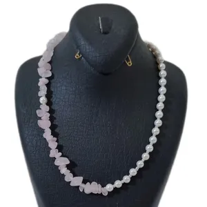 گردنبند دست ساز زنانه مدل سنگ رزکوارتز طرح مروارید 