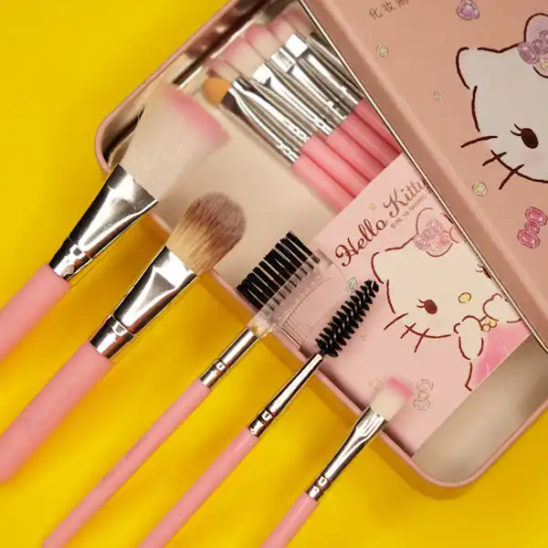 ست برس آرایشی هلو کیتی مدل 12 مجموعه 12 عددی