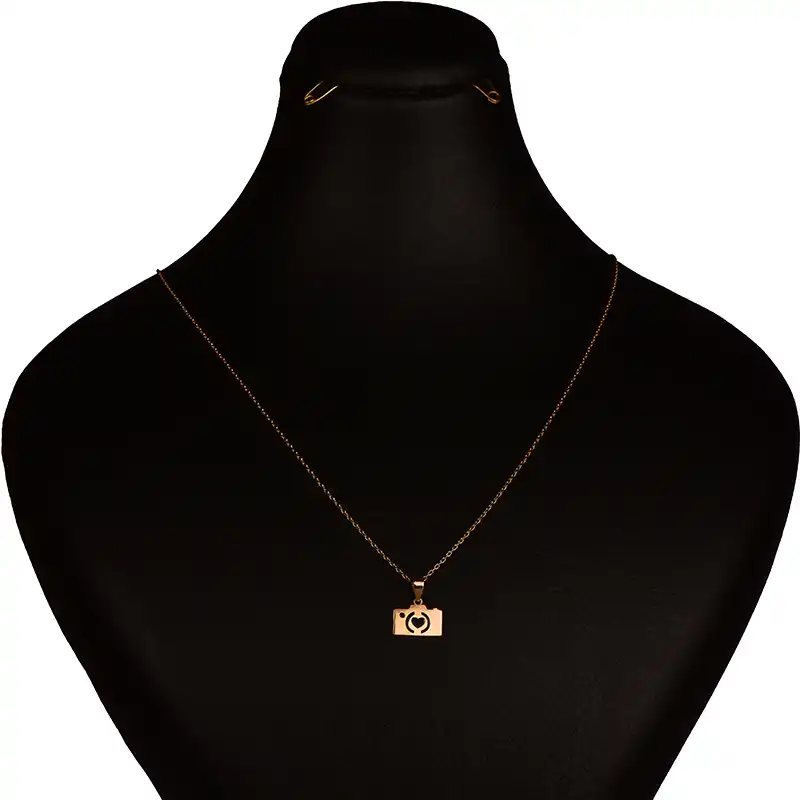 گردنبند طلا 18 عیار زنانه کرابو طرح دوربین عکاسی مدل Kr7051