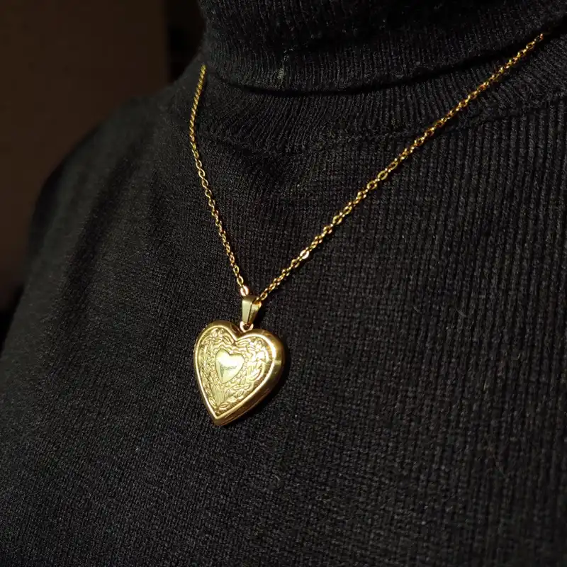 گردنبند مدل لاکت قلب لانا