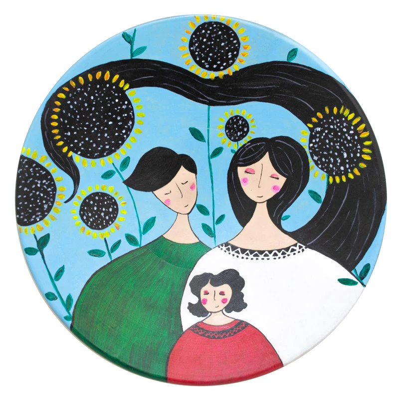 بشقاب دیوارکوب سفالی طرح خانواده 3 نفره کد 202