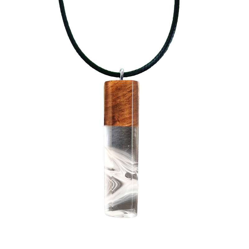 گردنبند دخترانه مدل چوب و رزین کد FA6513