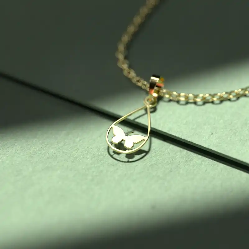 گردنبند طلا 18 عیار زنانه مدوپد مدل طرح اشک و پروانه کد MM1219