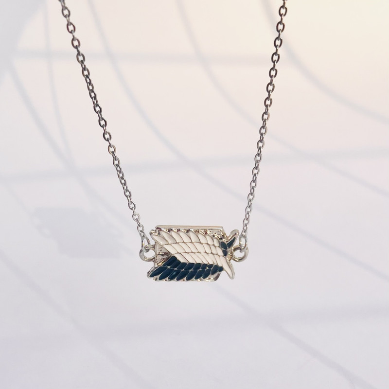 گردنبند زنانه مدل اتک آن تایتان