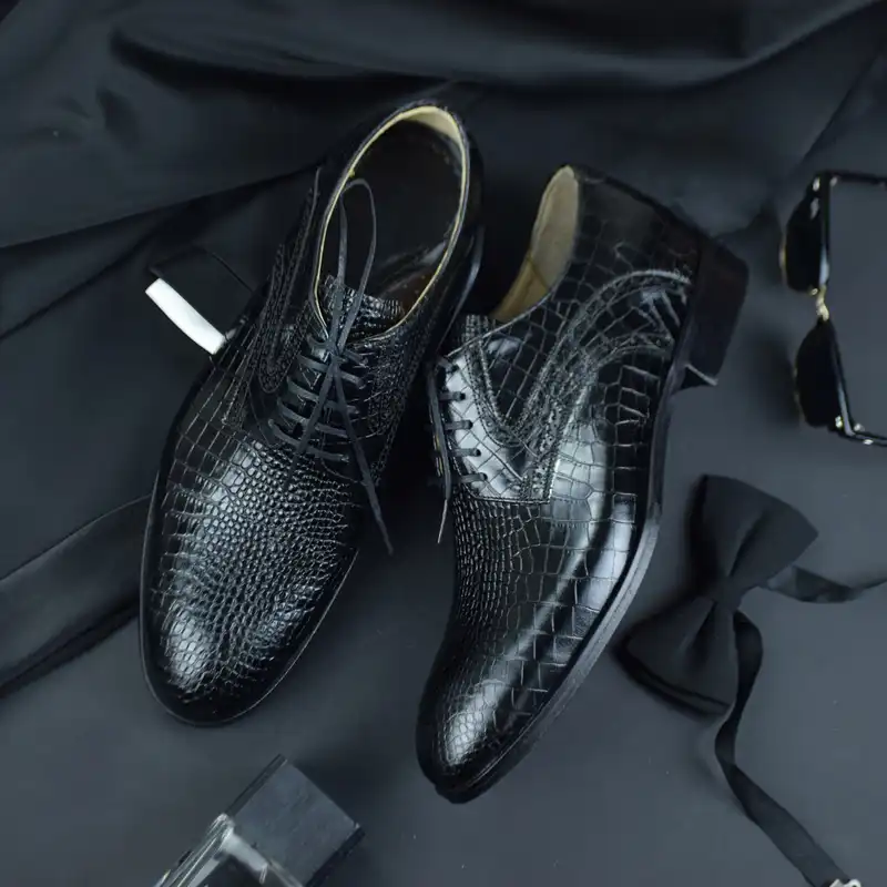 کفش مردانه کرمانی مدل تمام چرم طبیعی کروکو دستدوز کد 1074 رنگ مشکی