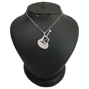 گردنبند نقره مردانه ترمه 1 طرح گیتار کد mas 00391