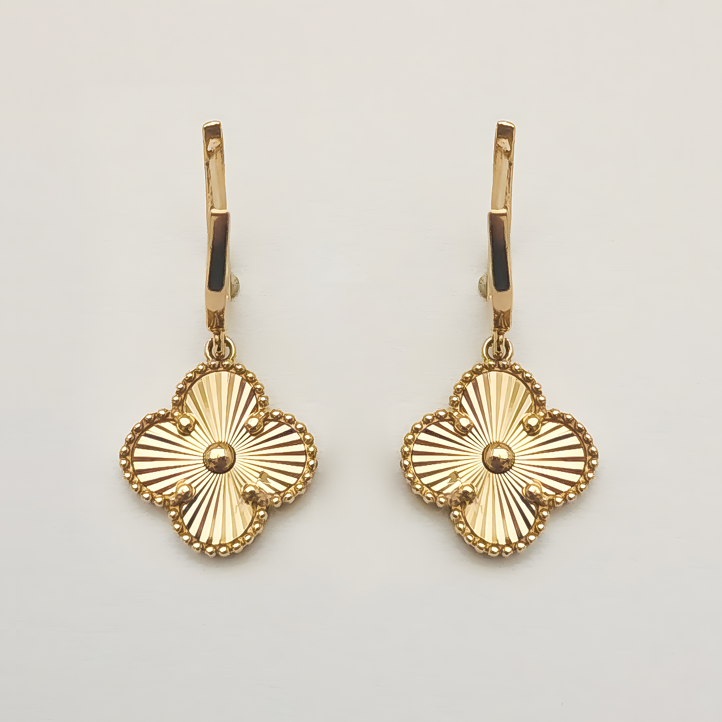 گوشواره آویز طلا 18 عیار زنانه گنجینه هنر خوش نشین مدل ونکلیف تراش  روکو