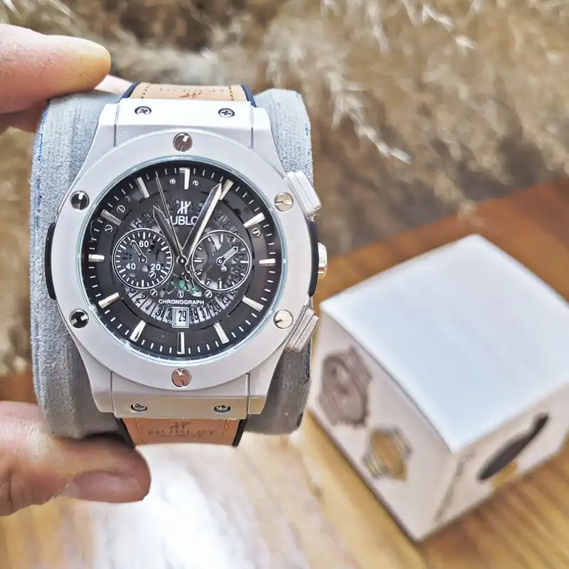 ساعت مچی عقربه‌ای مردانه هابلوت مدل بیگ بنگ 110