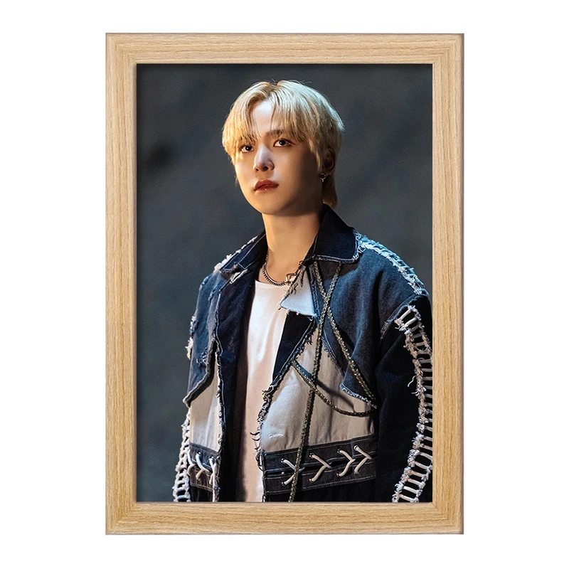 تابلو خندالو مدل یونهو گروه ایتیز ATEEZ  کد 21215