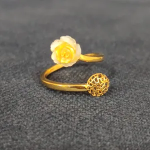  انگشتر طلا 18 عیار زنانه قیراط طرح گل کد GH1508