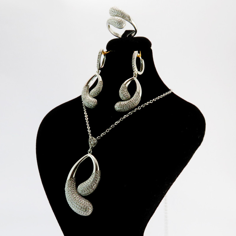 نیم ست نقره زنانه کد AV070-1 نیم ست نقره زنانه کد AV070-1