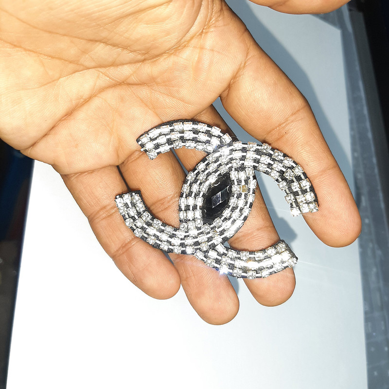 سنجاق سینه زنانه مدل vf