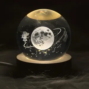 چراغ رومیزی مدل گوی کریستالی 3D طرح ماه و دختر 