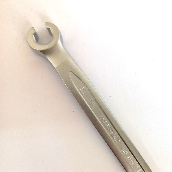 آچار دو سر رینگی مستر مدل R_1011 سایز 11-10 میلی متر آچار دو سر رینگی مستر مدل R_1011 سایز 11-10 میلی متر