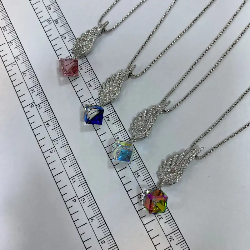 گردنبند زنانه سواروسکی مدل بال کد 121233931212