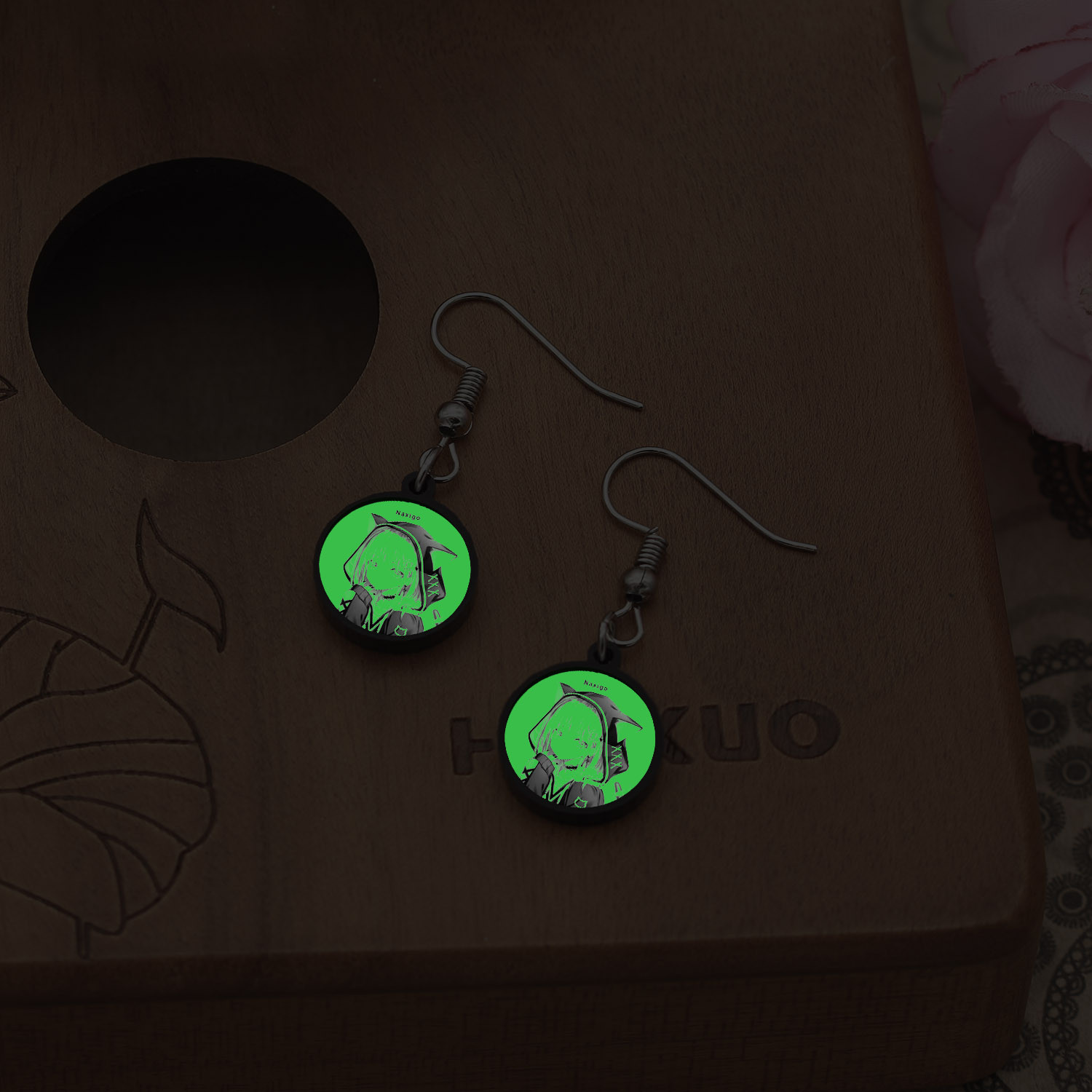 گوشواره زنانه ناکسیگو مدل شب تاب طرح دختر گربه ای کد ES8430 گوشواره زنانه ناکسیگو مدل شب تاب طرح دختر گربه ای کد ES8430