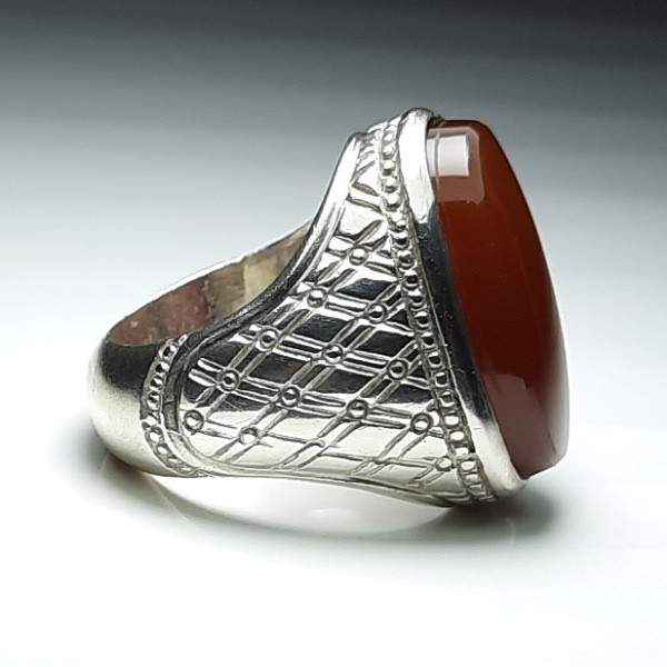 انگشتر نقره مردانه مدل عقیق آلبالویی یمن