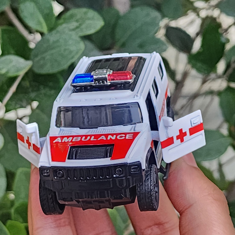 ماشین بازی ناب سل مدل فلزی عقب کش هامر آمبولانس طرح درب بازشو