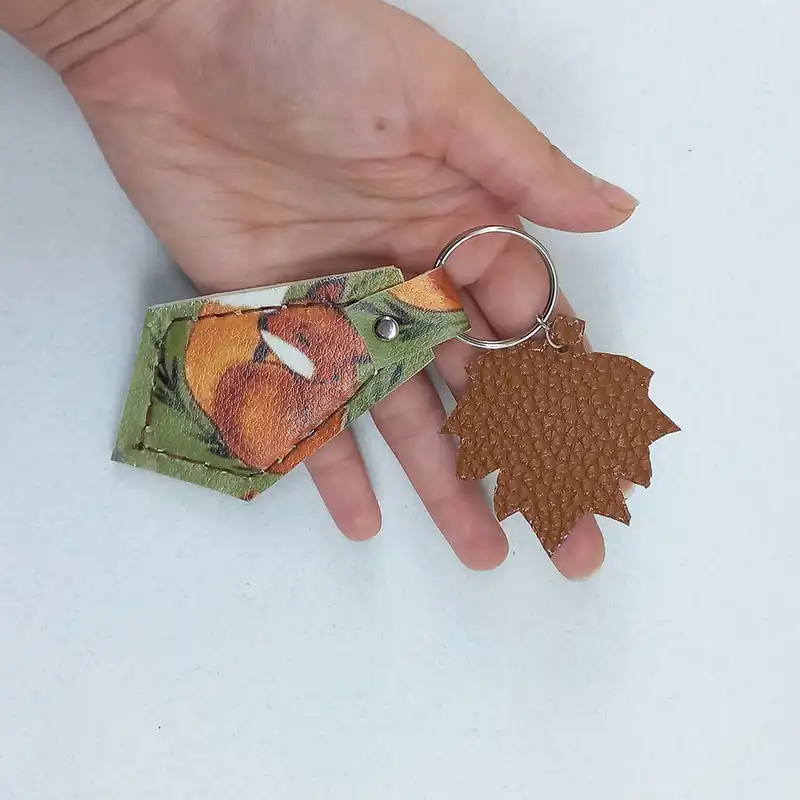 جاکلیدی چرمی طرح روباه و برگ کد 1