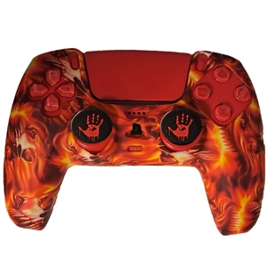 محافظ دسته بازی پلی استیشن 5 مدل fiery skull PS5156 به همراه روکش آنالوگ
