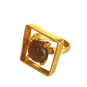 انگشتر زنانه مدل مربعی سنگ چشم ببر