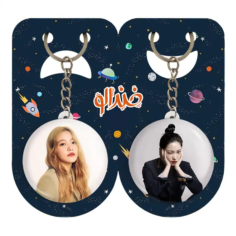 جاکلیدی خندالو مدل یری گروه رد ولوت Red Velvet کد 1959219589 مجموعه 2 عددی