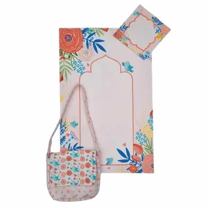 سجاده و جانماز طرح رضوان کد 300 به همراه کیف