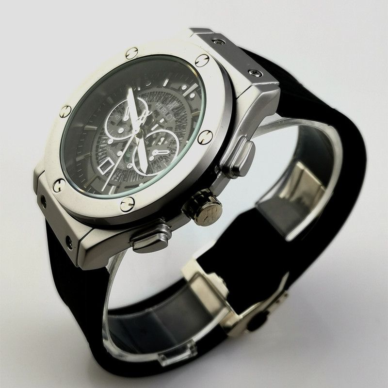 ساعت مچی عقربه‌ای