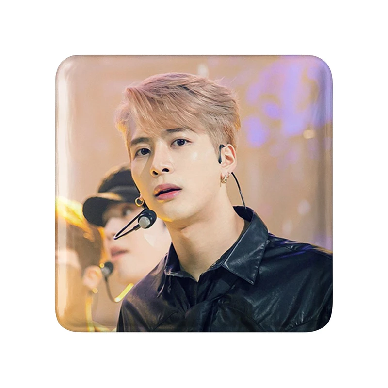 مگنت خندالو طرح جکسون گروه گات سون GOT7  مدل مربعی کد 20954