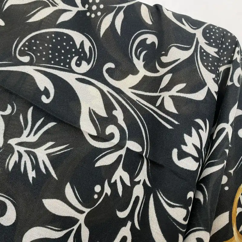 روسری زنانه مدل وال نخی ترک منگوله دار کد 9999