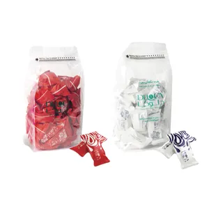  خرما شکلاتی قهوه و سفید با مغز بادام دلوکا - ۵۰۰ گرم بسته 2 عددی