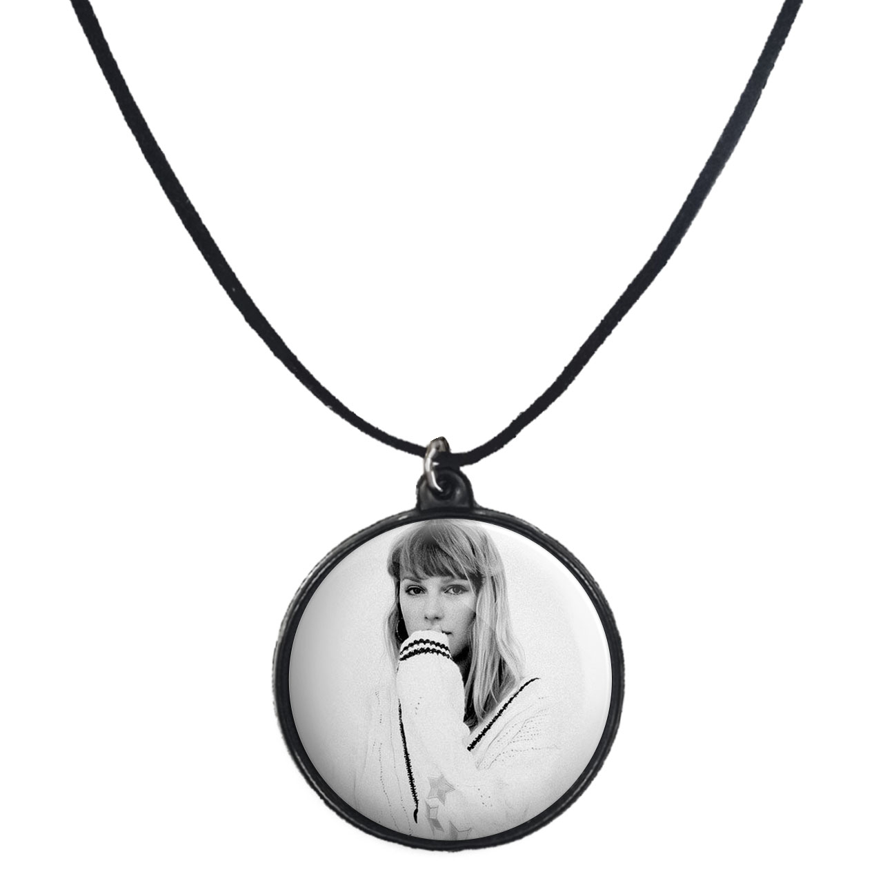 گردنبند پرمانه طرح تیلور سویفت کد pmb.2866 مدل دو طرفه