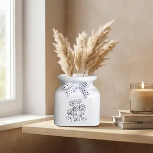 گلدان دکوری سرامیکی رومیزی طرح Mini flower، ابعاد 11×11×11 سانتی‌متر، چاپ ثابت با پاپیون، مناسب گل‌های آپارتمانی و فضای باز، وزن 550 گرم