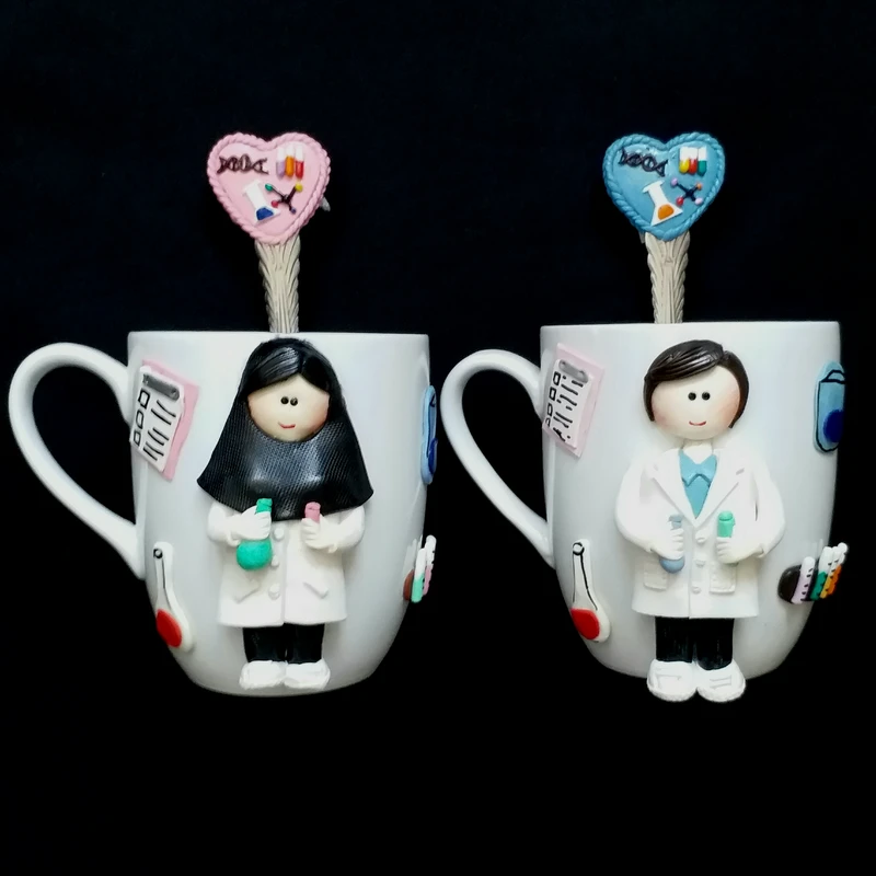 ماگ سرامیکی مدل پزشک داروساز کد L725 به همراه قاشق مجموعه 2 عددی