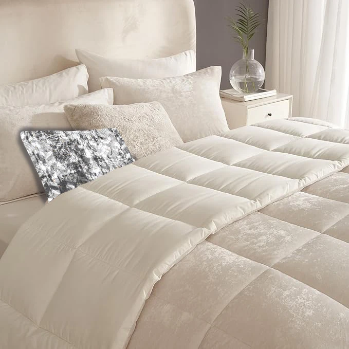 سرویس روتختی نوپه هوم مدل مخمل مینیمال کد M02 دو نفره 7 تکه به همراه روبالشی طرح دار