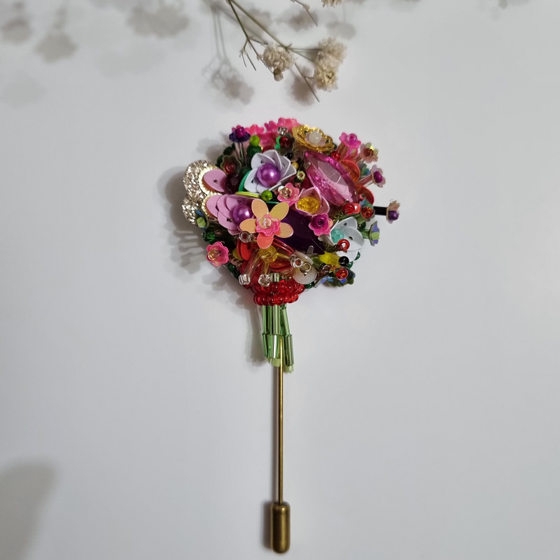 سنجاق سینه دخترانه مدل دسته گل جواهردوزی کد GOL801 سنجاق سینه دخترانه مدل دسته گل جواهردوزی کد GOL801