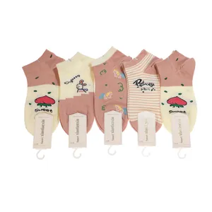 جوراب دخترانه مدل فانتزی کد 01017 بسته 5 عددی