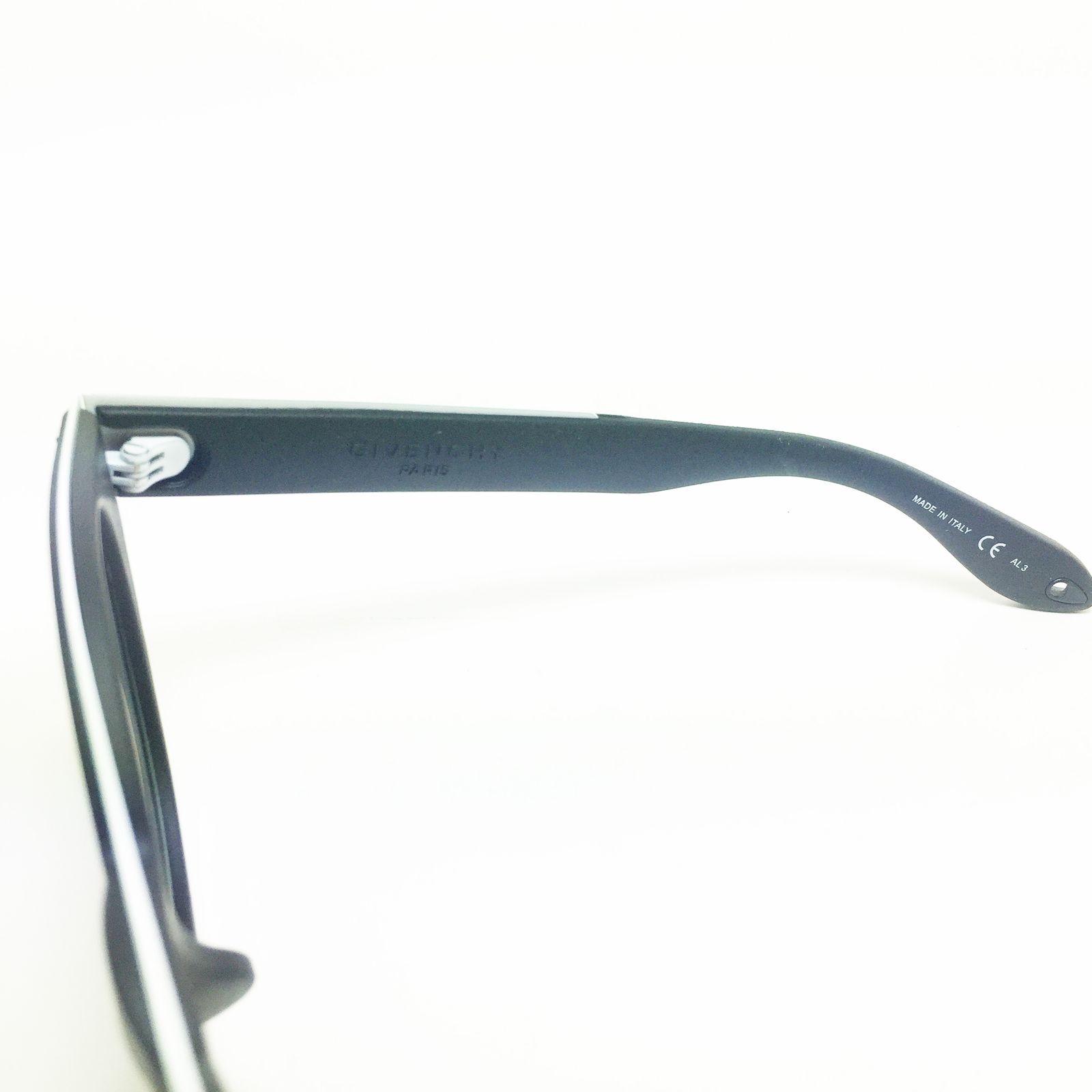 عینک آفتابی ژیوانشی مدل V 7017 S -  - 3