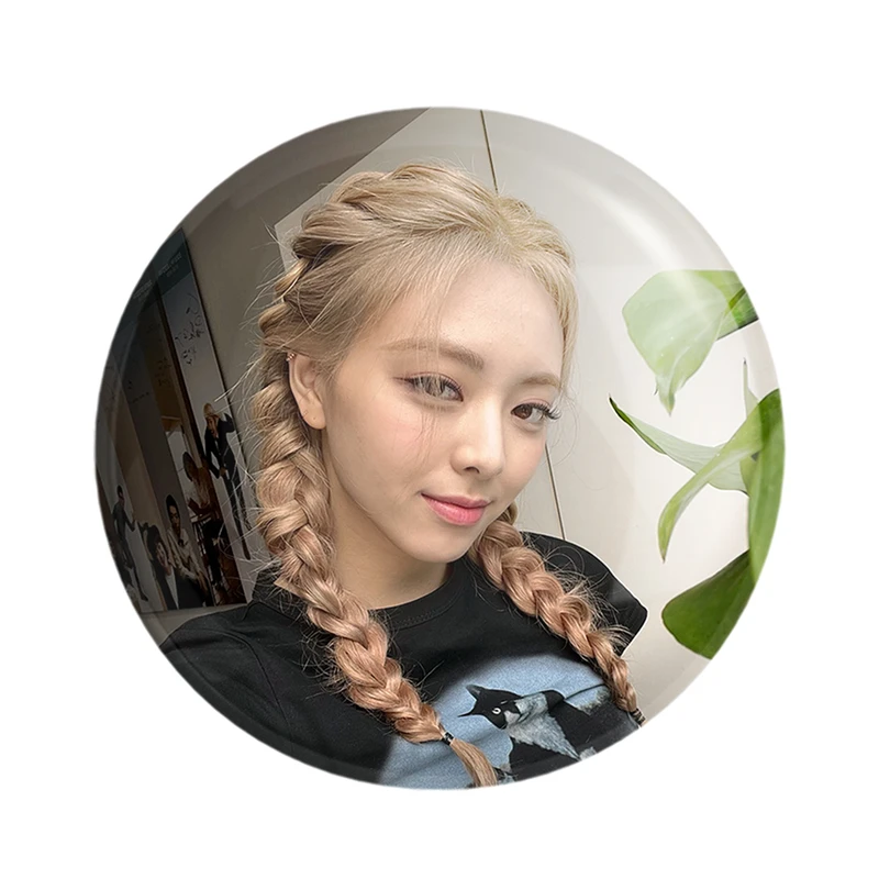 مگنت خندالو مدل یونا گروه ایتزی ITZY  کد 20219