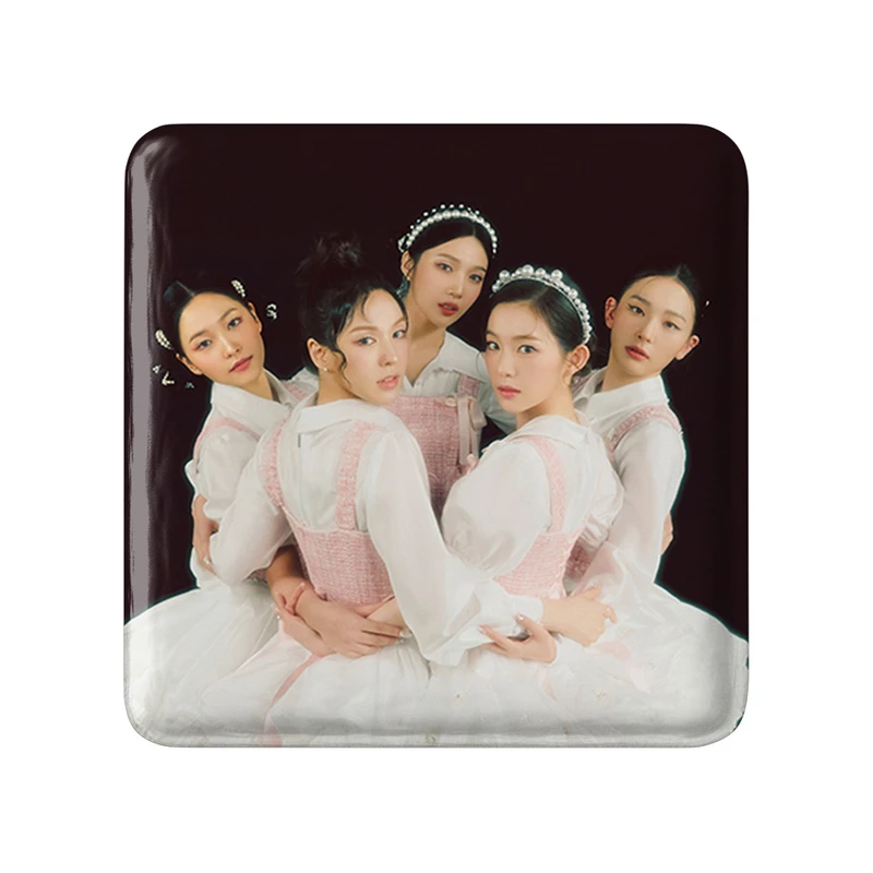 مگنت خندالو طرح گروه رد ولوت Red Velvet  مدل مربعی کد 19685