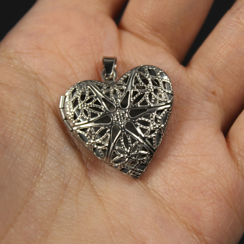 آویز گردنبند زنانه مدل لاکت قاب عکسی طرح قلب