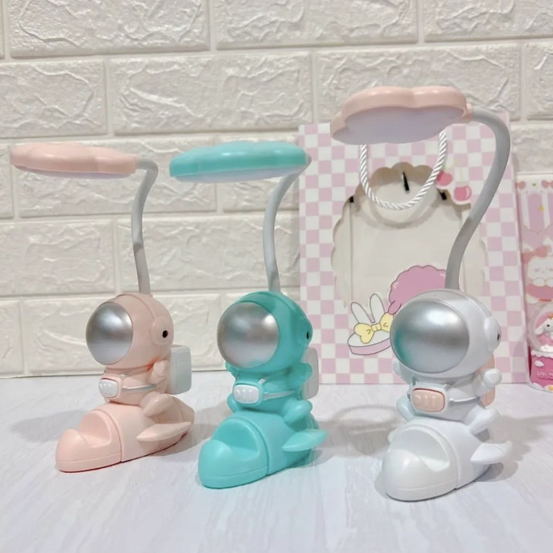 چراغ مطالعه مدل فضانورد و ابر کد 01