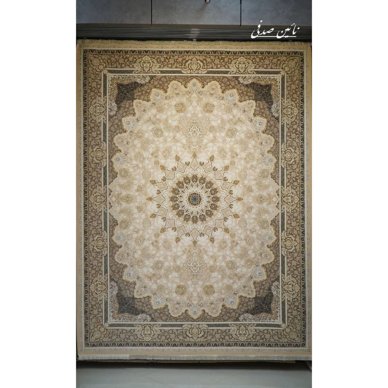 فرش ماشینی 1200 شانه زمینه کرم حاشیه خاکستری مدل خاطره کویر کاشان نائین