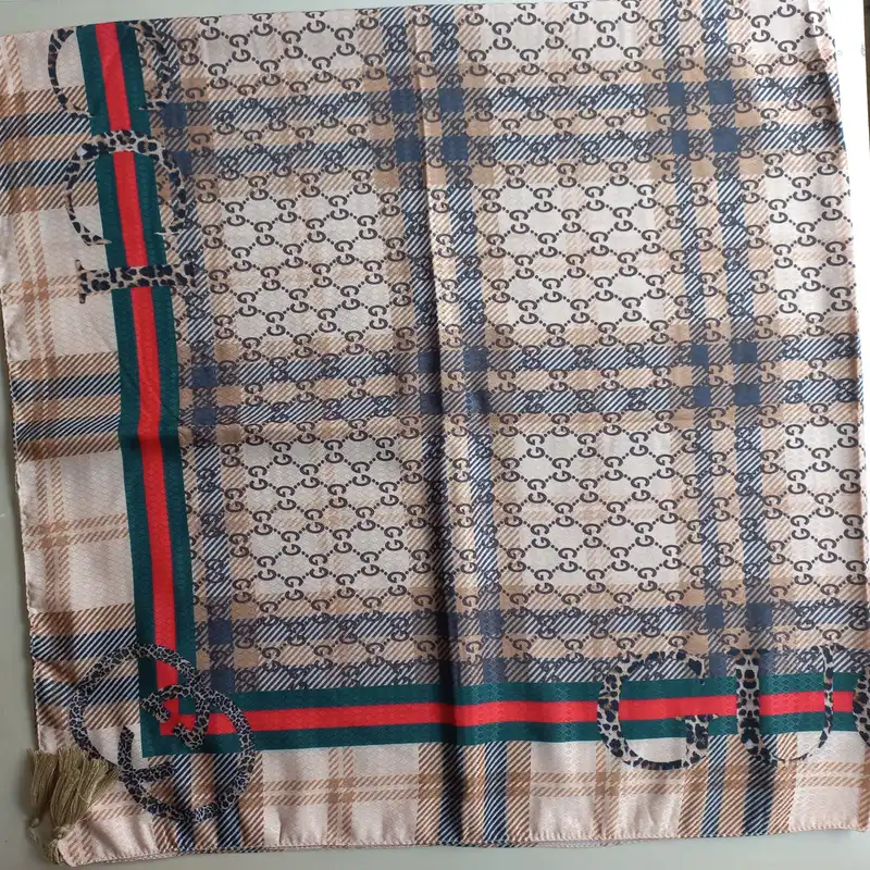 روسری زنانه  مدل پاییزی قواره بزرگ زنجیره ای