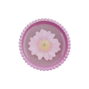 شمع دست‌ساز معطر مدل گل مارگاریت با رایحه توت‌فرنگی، وانیل زمان اتمام 5 ساعت