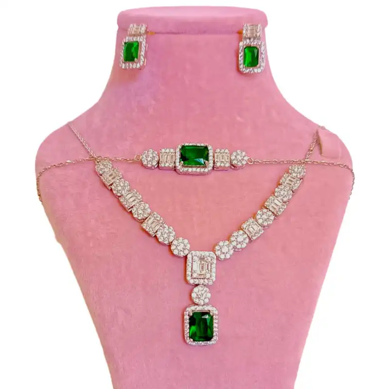 نیم ست نقره زنانه مدل نگین دار ونیزی