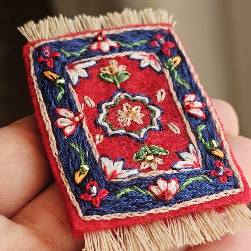 سنجاق سینه دست ساز زنانه مدل نقشِ کهن